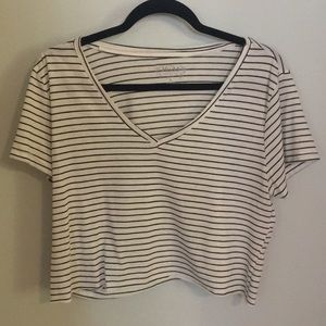v neck cropped tee